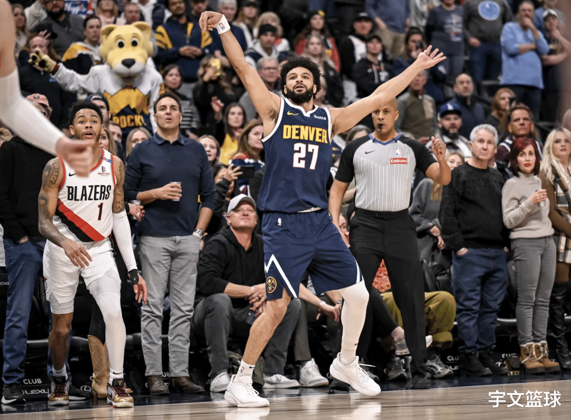 关于穆雷回归赛场，爆冷首场状态亮眼，利物浦观众沸腾！的信息